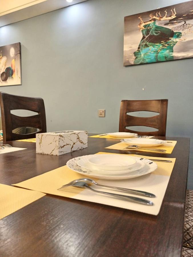 Stayrest Safari Tours New 3 Bedroom Apartments In Kilimani Nairobi With Rooftop Pool Exterior photo